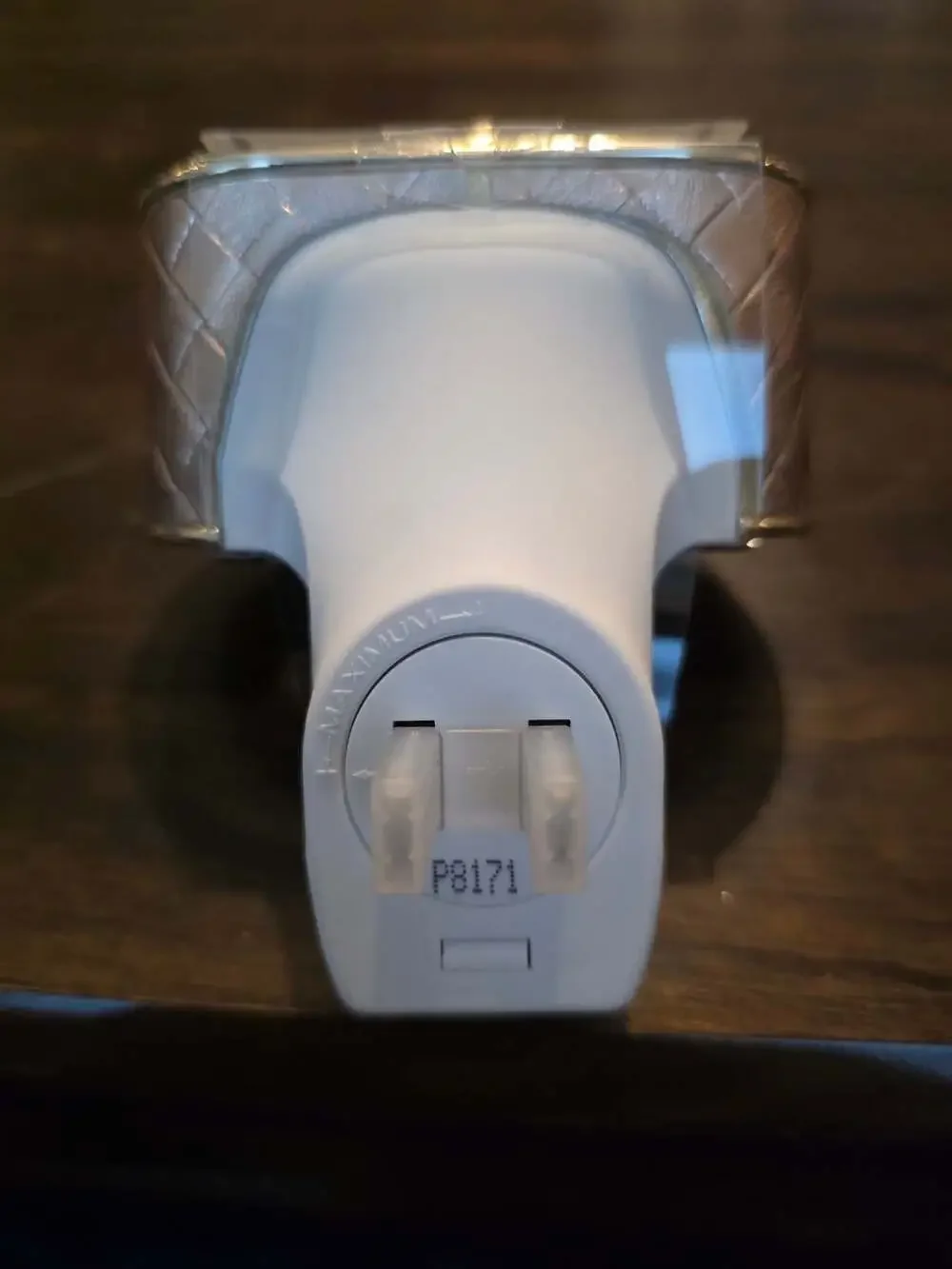 Bath & Body Works Wallflowers Duo Fragrance Plug in Gold Basket Weave Pattern